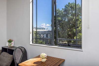 Modern &Convenient Stay in the Heart of Auckland