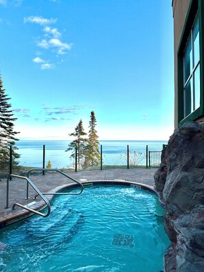 Indoor pool - Amazing Lake Views, Studio, 2 Queen Beds & Pools (Two Harbors)