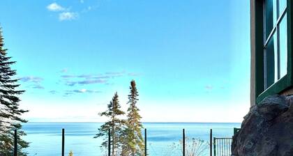 Amazing Lake Views, Studio, 2 Queen Beds & Pools