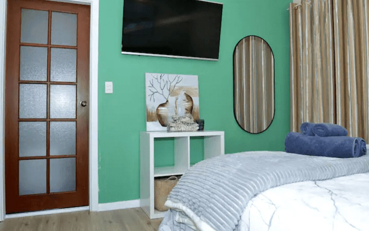 Iron/ironing board, free WiFi, bed sheets