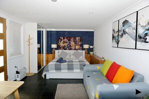 Estudio Confort, 1 cama matrimonial, cocina, vista a la montaña | Tabla de planchar con plancha, wifi gratis y ropa de cama