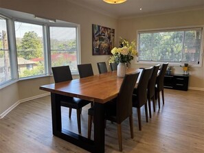 Villa, 3 Bedrooms, Non Smoking, Garden View | Dining room - Cozy Mountain Cottage (Katoomba)