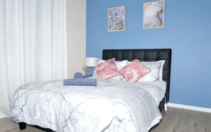 ヴィラ 3 ベッドルーム 禁煙 ガーデンビュー | アイロン / アイロン台、WiFi (無料)、ベッドシーツ