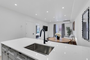 Elite Condo, Balcony | Private kitchen