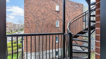 Condo supérieur, balcon | Terrasse/patio