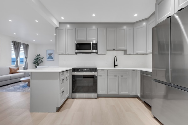 Apartamento presidencial, balcón | Cocina privada | Frigorífico grande, microondas, horno y placa de cocina
