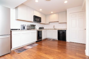 Fridge, microwave, oven, coffee/tea maker