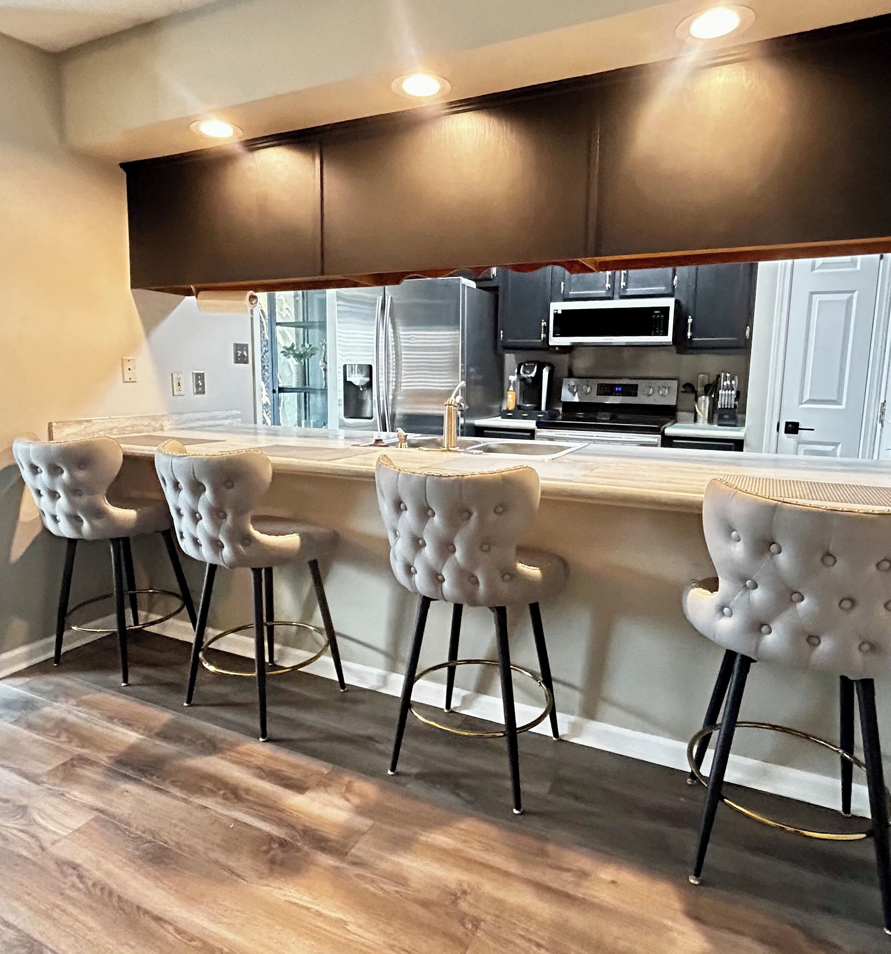 冷蔵庫、電子レンジ、オーブン、コンロ