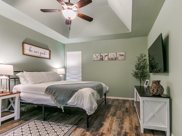 3 bedrooms, iron/ironing board, WiFi, bed sheets