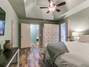 3 habitaciones, tabla de planchar con plancha, wifi y ropa de cama
