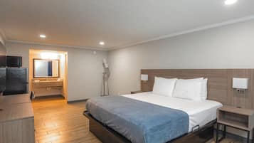 Single Room, 1 King Bed | Desk, free WiFi, bed sheets