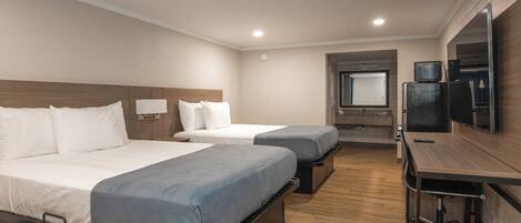 Habitación doble Deluxe, 2 camas Queen size | Escritorio, wifi gratis y ropa de cama