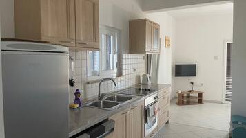 KĂŒhlschrank, Ofen, Herdplatte, GeschirrspĂŒler