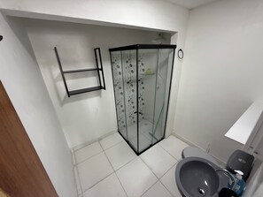 Quarto casal econômico | Banheiro