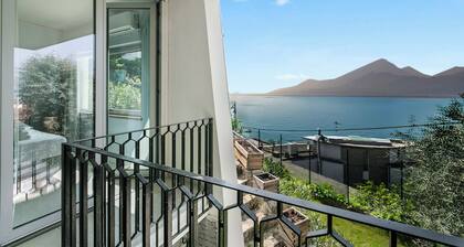 Boutique apartment Giove with Pool, Brenzone sul Garda, Italy