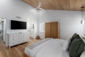 3 bedrooms, desk, iron/ironing board, free WiFi