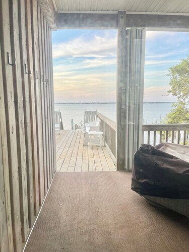 Sandy Beaches-Soundfront/Hot tub/Boatlift/Pets ok