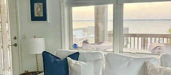 Sandy Beaches-Soundfront/Hot tub/Boatlift/Pets ok