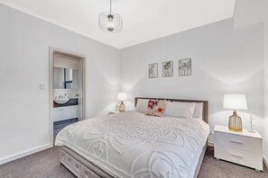 3 bedrooms, desk, iron/ironing board, free WiFi