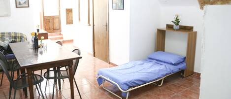 1 bedroom, bed sheets