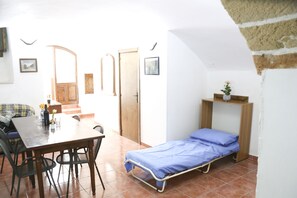 1 bedroom, bed sheets