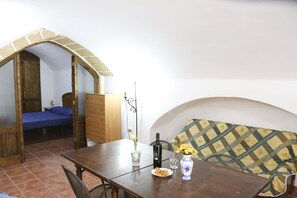 1 bedroom, bed sheets