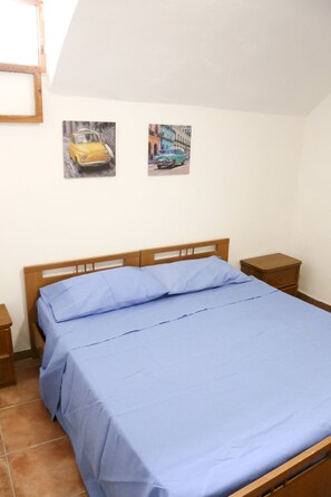 2 slaapkamers, een strijkplank/strijkijzer, beddengoed