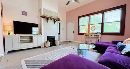 Brightside Bungalow - Minutes from beach, 3 full baths, and a comfy patio!