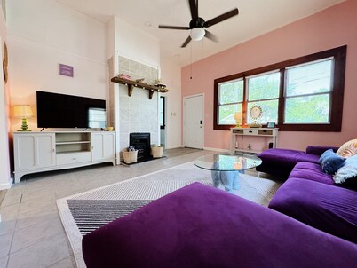 Brightside Bungalow - Minutes from beach, 3 full baths, and a comfy patio!