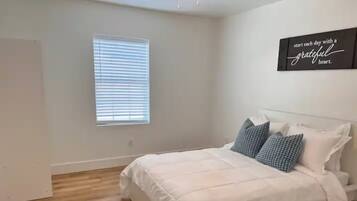 8 Schlafzimmer, Bügeleisen/Bügelbrett, kostenloses WLAN, Bettwäsche