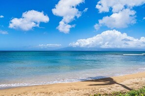 Beach nearby, sun-loungers, beach towels