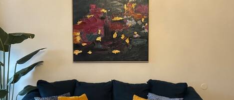 Fernseher, Kamin, BĂŒcher