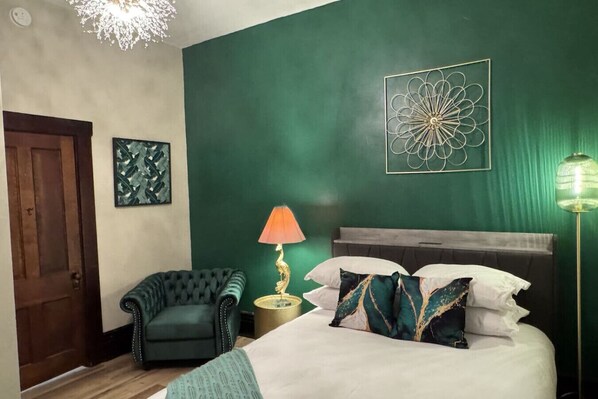 Desk, iron/ironing board, free WiFi, bed sheets