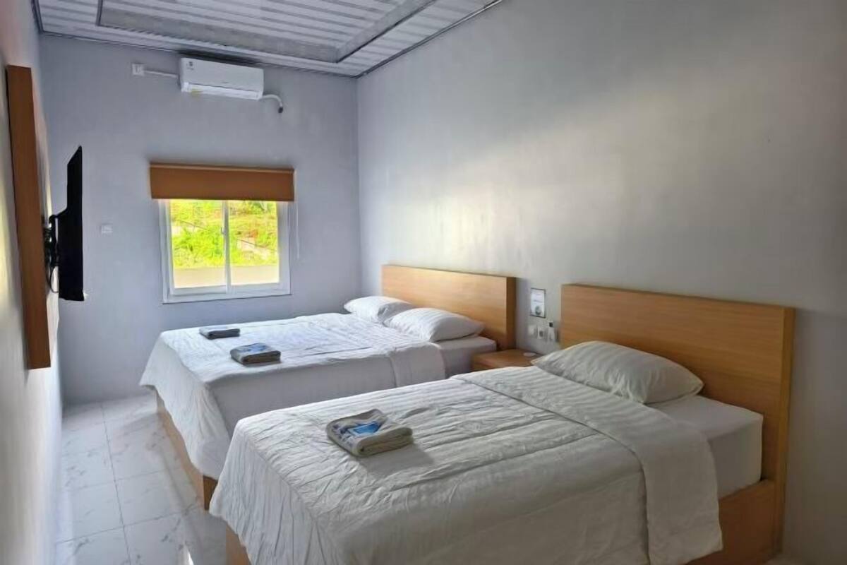 Free WiFi, bed sheets