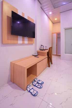 Family Triple Room | Free WiFi, bed sheets - Lombokhouse Mandalika (Kuta)