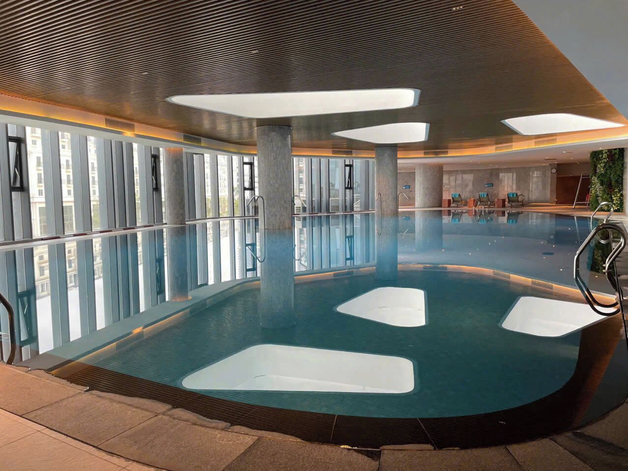 Piscina interna, piscina externa