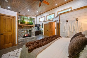 1 bedroom, iron/ironing board, free WiFi, bed sheets - Lil Red · Romantic Retreat: Sauna, EV Charger & Daybed Swing (Broken Bow)