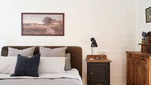 2 makuuhuonetta, silitysrauta/-lauta, ilmainen Wi-Fi, vuodevaatteet