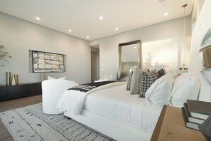 4 bedrooms, WiFi, bed sheets