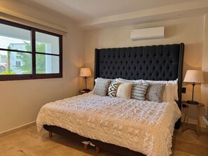 2 bedrooms, desk, iron/ironing board, WiFi