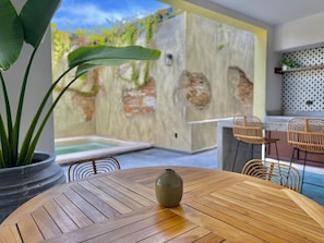 Outdoor dining