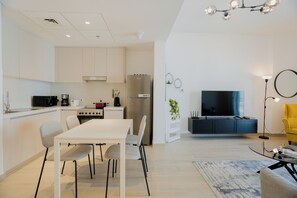 Appartement Deluxe, balcon, vue sur le canal | Repas dans la chambre
