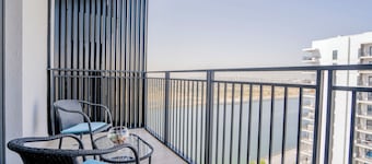 Maison Privee - Modern Yas Island Escape w/ Peaceful Canal Views