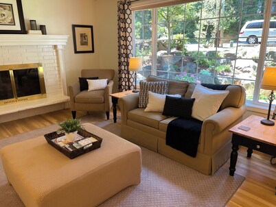 Our Nest Edmonds: Sleeps 10/Gourmet Kitchen/Sport Court/Amenities Galore/5⁕hosts