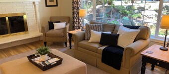Our Nest Edmonds: Sleeps 10/Gourmet Kitchen/Sport Court/Amenities Galore/5⁕hosts
