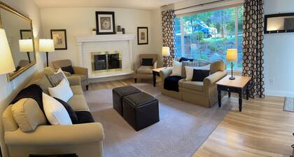 Our Nest Edmonds: Sleeps 10/Gourmet Kitchen/Sport Court/Amenities Galore/5âhosts