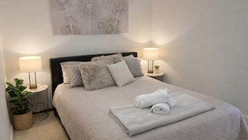 3 bedrooms, iron/ironing board, WiFi, bed sheets