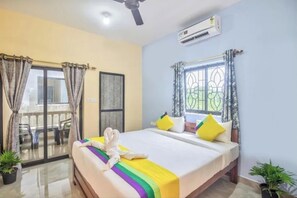 Quarto triplo, sacada | Quartos à prova de som, ferros/tábuas de passar roupa, Wi-Fi de cortesia