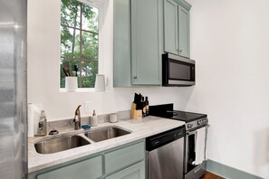 Private kitchen - "Idlehour" new cottage in Fairhope, AL - NEW LISTING (Fairhope)
