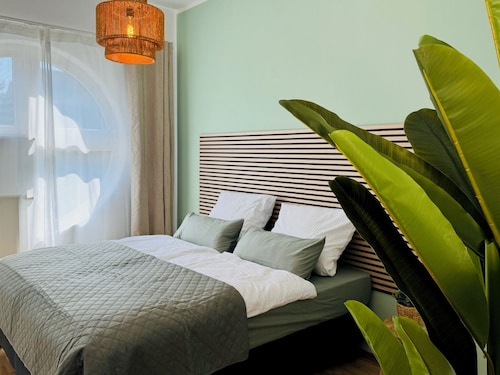 StayNature 3 BR App modern, quiet & central